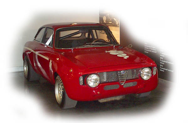 Ein Alfa-Romeo GTA 1300 Junior von 1965