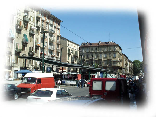 Markt hinter dem Bahnhof