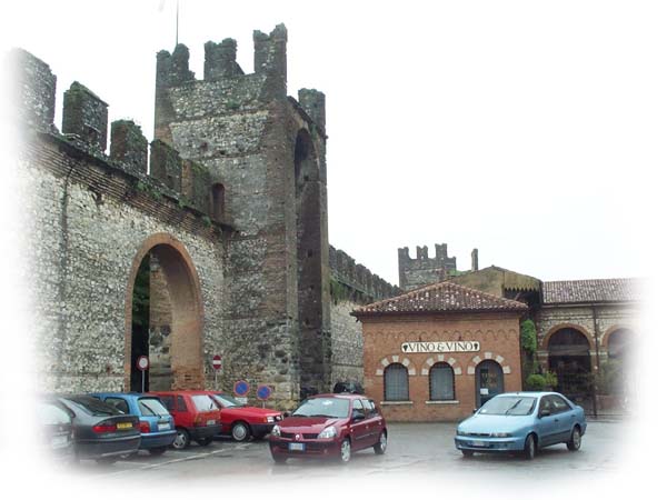 Innerhalb der Stadtmauer